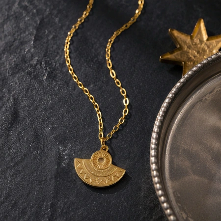Geometric fan-shaped sun relief pendant, flat oval fine gold necklace, retro aged stainless steel jewelry, exotic tribal style, niche stacked collarbone chain Geometric fan-shaped sun relief pendant, flat oval fine gold necklace, retro aged stainless steel jewelry, exotic tribal style, niche stacked collarbone chain
